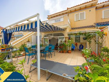 Bungalow con piscina en venta en Orihuela Costa