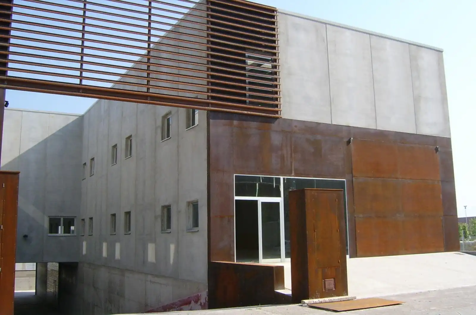 Industrial buildings for sale in Nord