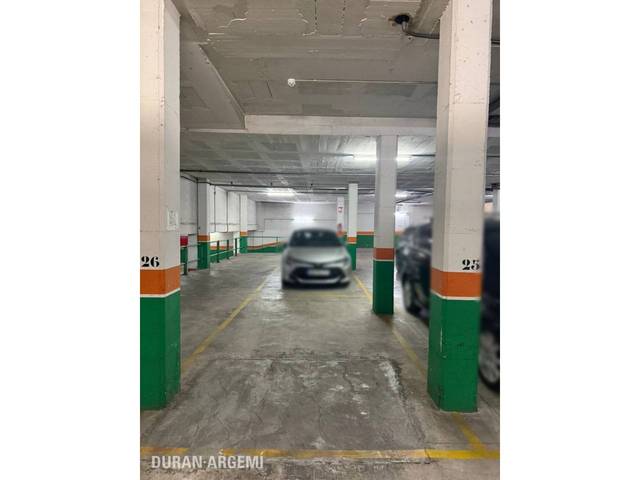 Garaje en Alquiler en Calle Joan Abelló Bufi, 7 en Barri del Centre