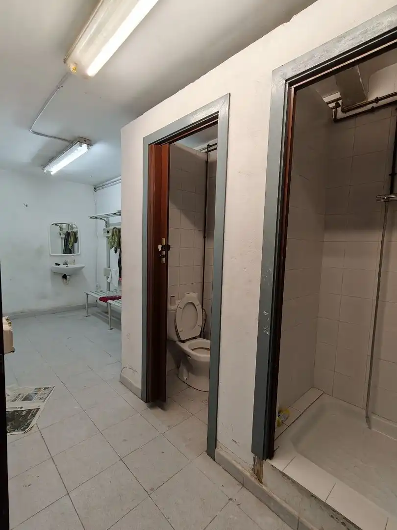 Baño de Nave industrial en venta en Cornellà de Llobregat