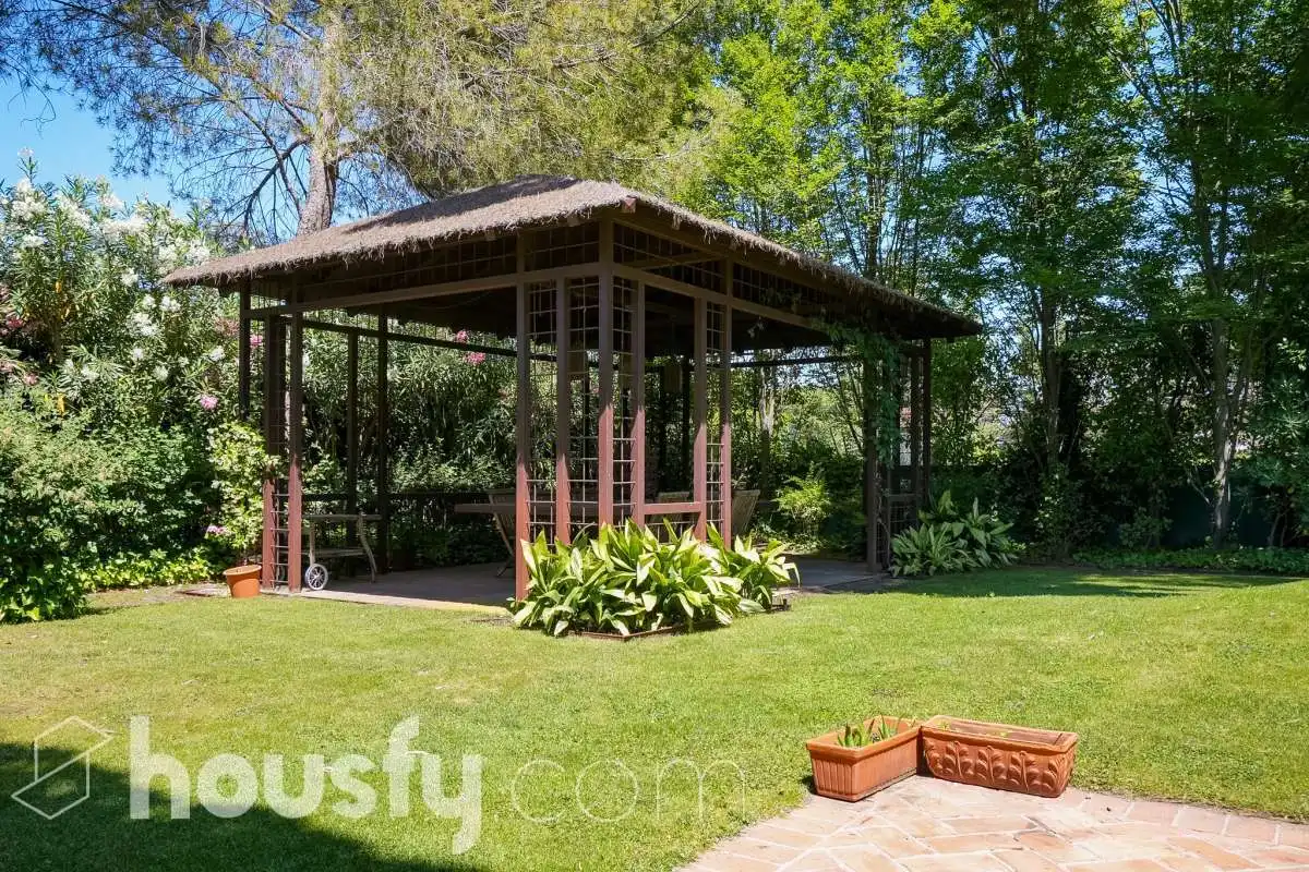 Garden of Houses for sale in Pozuelo de Alarcón  with Air Conditioner, Heating and Private garden