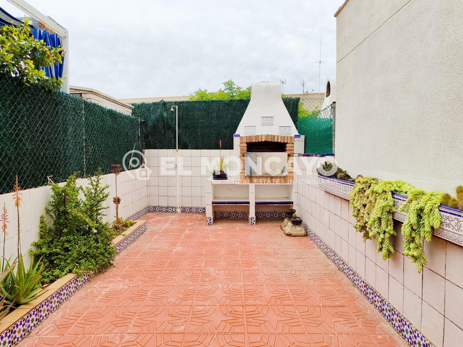 Terrassa de Casa o xalet en venda en Guardamar del Segura amb Jardí privat, Terrassa i Traster