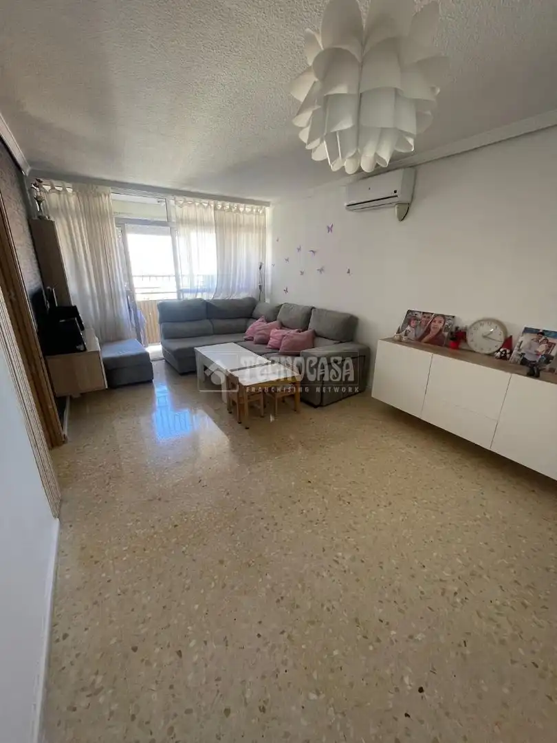 Living room of Flat for sale in Sevilla  with Air Conditioner and Terrace
