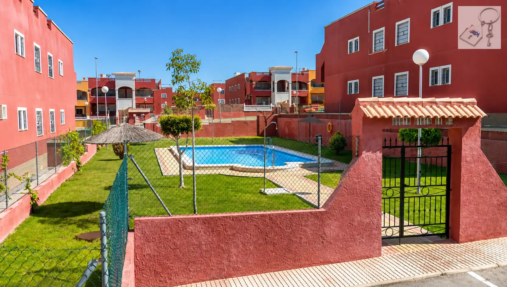 Chalet con piscina en venta en Orihuela Costa