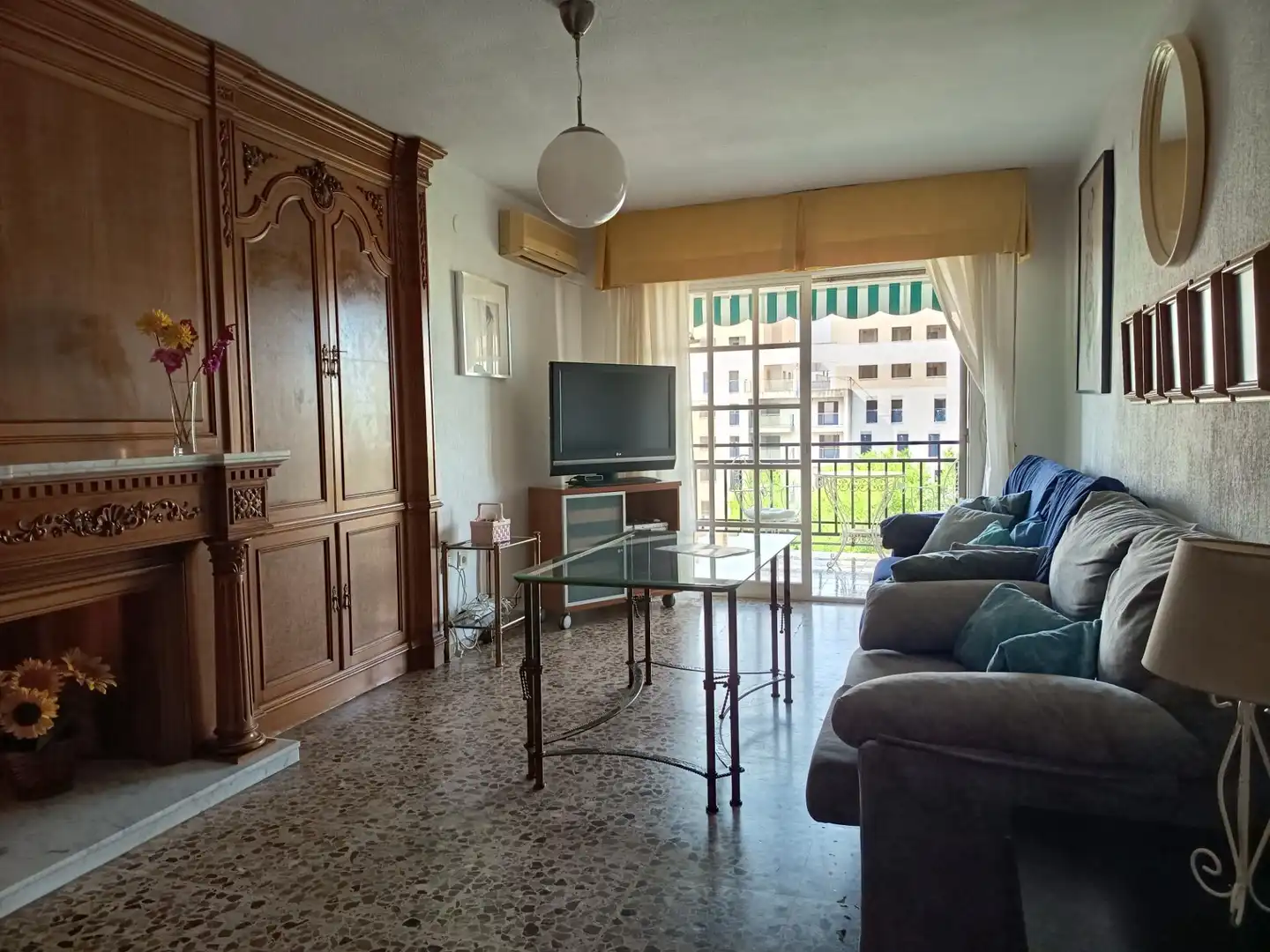 Sala d'estar de Pis de lloguer en Córdoba amb Aire condicionat i Moblat