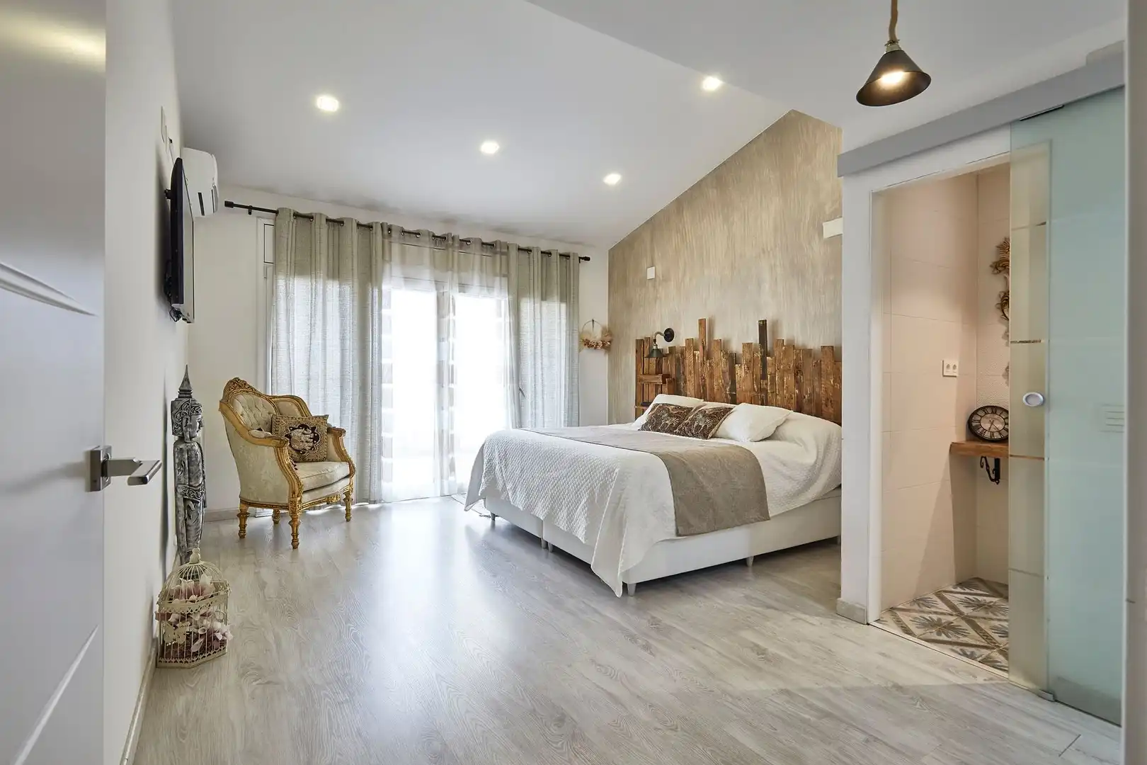 Habitación de Casa adosada en venta en Terrassa con Aire acondicionado, Calefacción y Parquet