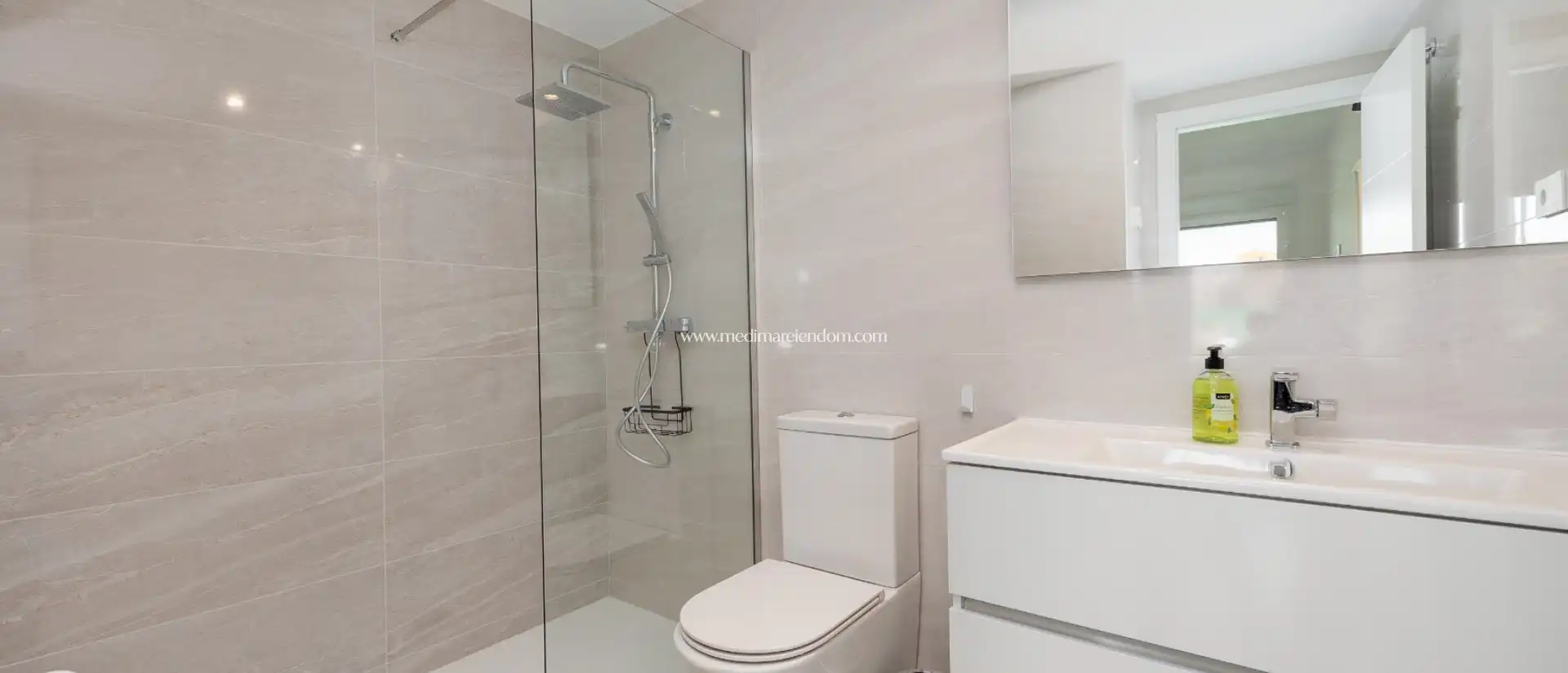 Bathroom of Flat for sale in Orihuela  with Air Conditioner, Heating and Private garden