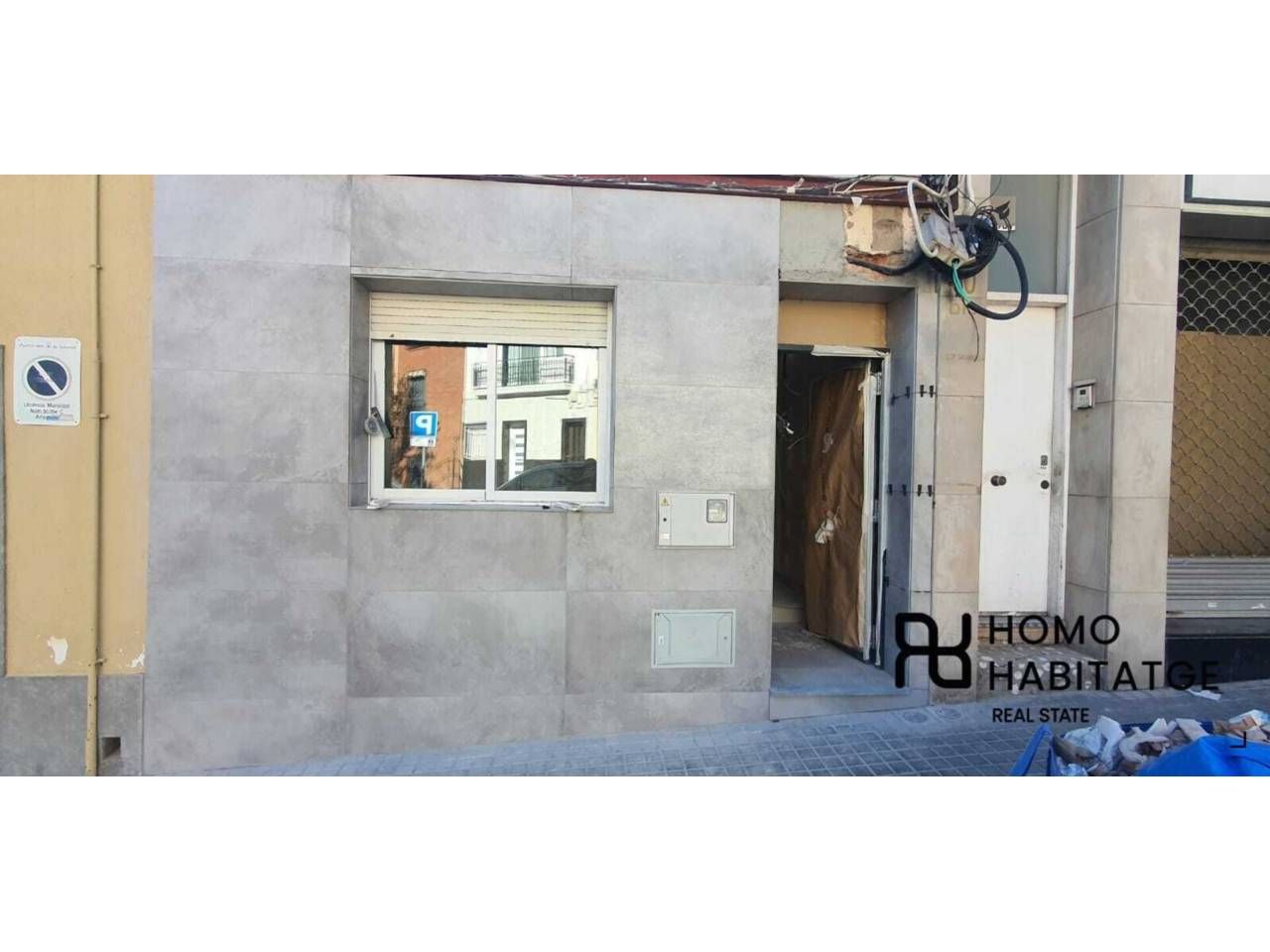 Exterior view of House or chalet for sale in Sabadell  with Air Conditioner and Terrace