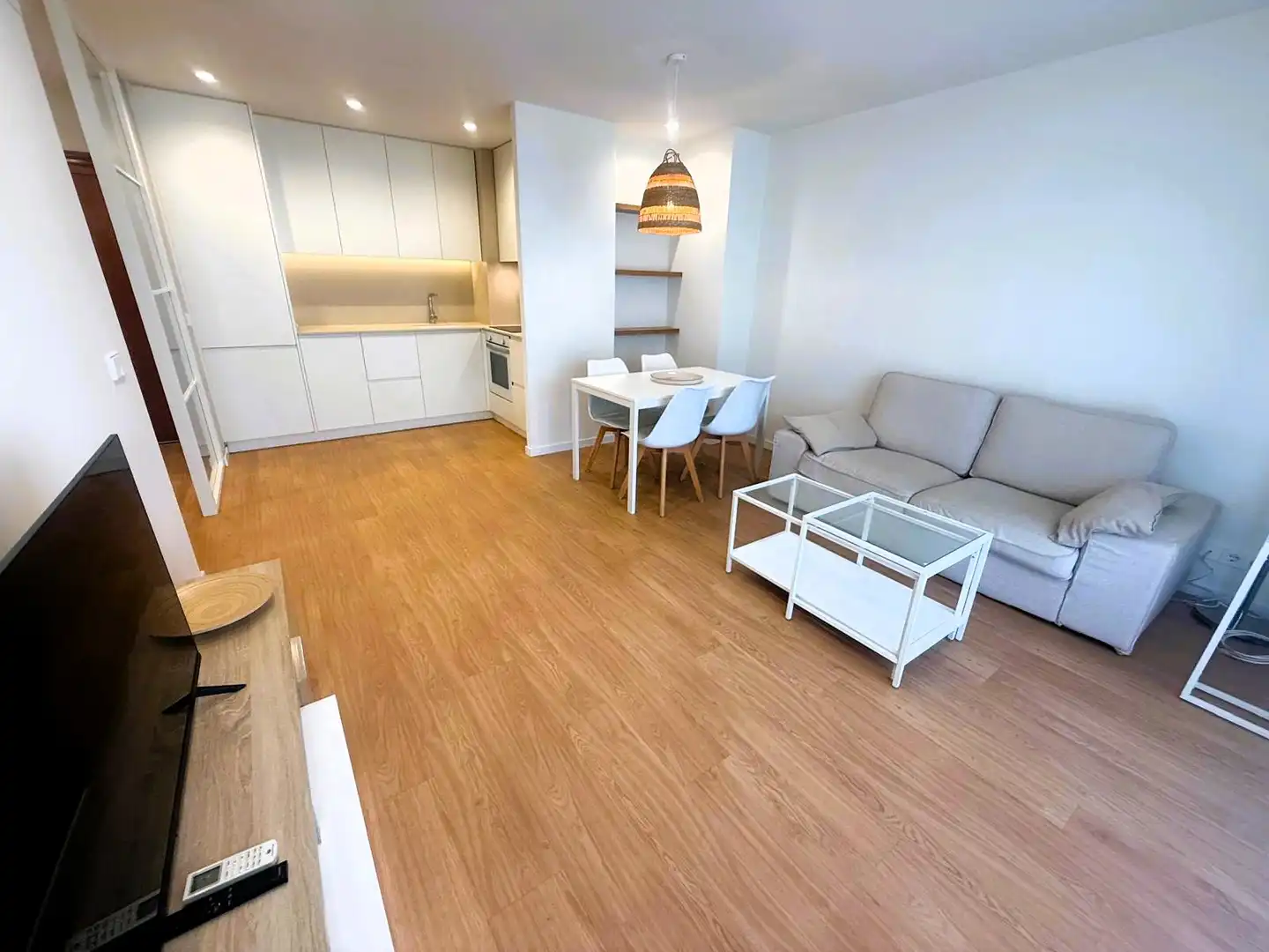 Appartamento con terrazza in affitto a Carrer de Xile