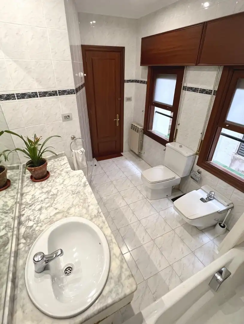 Baño de Piso en venta en Bilbao  con Calefacción y Amueblado