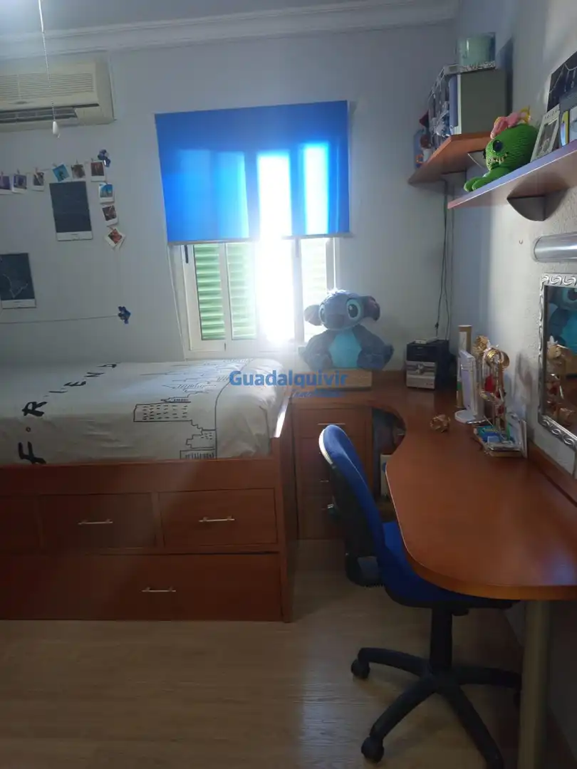 Habitación de Casa adosada en venta en Montequinto con Aire acondicionado, Jardín privado y Trastero