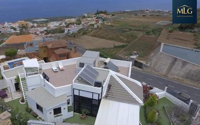 Vista exterior de Casa o xalet en venda en La Guancha amb Jardí privat, Terrassa i Jacuzzi