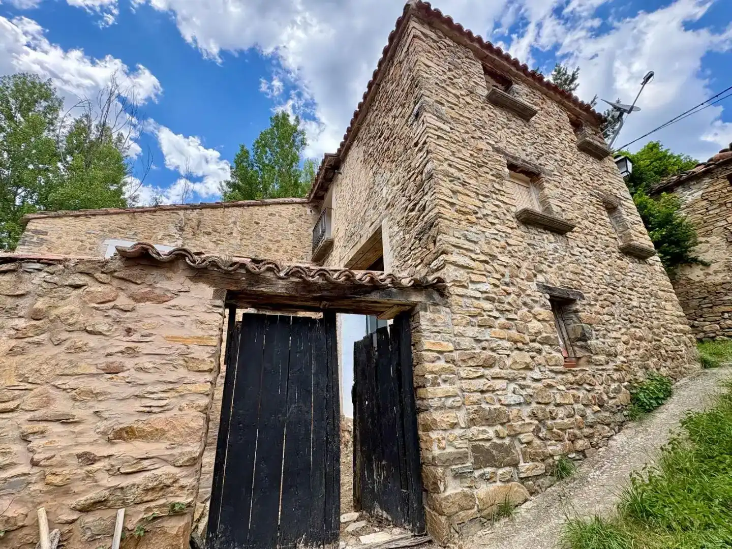 Vista exterior de Casa o xalet en venda en Villar del Río amb Jardí privat, Parquet i Moblat