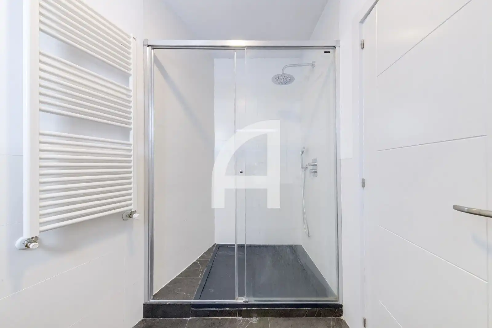 Badezimmer von Dachboden zur Miete in Madrid mit Klimaanlage, Heizung und Terrasse