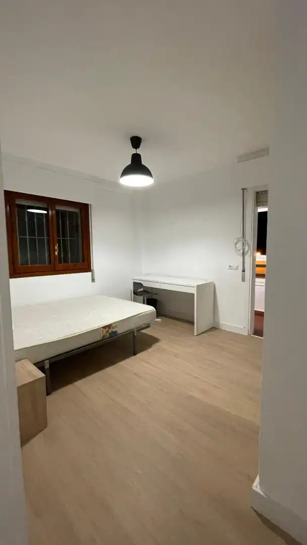 Habitación de Piso de alquiler en Málaga con Aire acondicionado, Terraza y Amueblado
