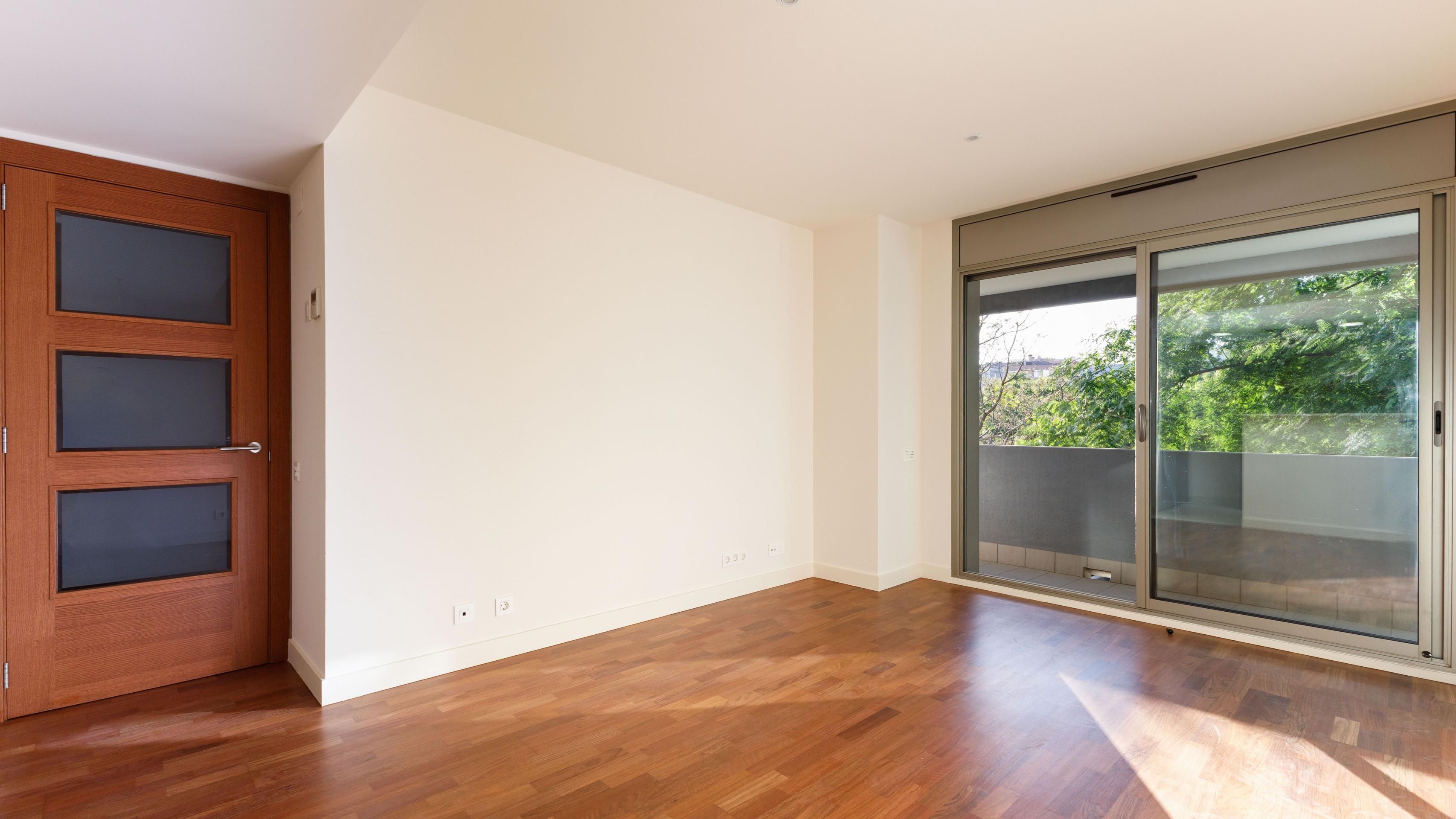 Bedroom of Flat for sale in L'Hospitalet de Llobregat  with Air Conditioner, Parquet flooring and Terrace