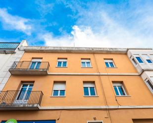 Vista exterior de Pis en venda en Figueres amb Aire condicionat, Terrassa i Balcó