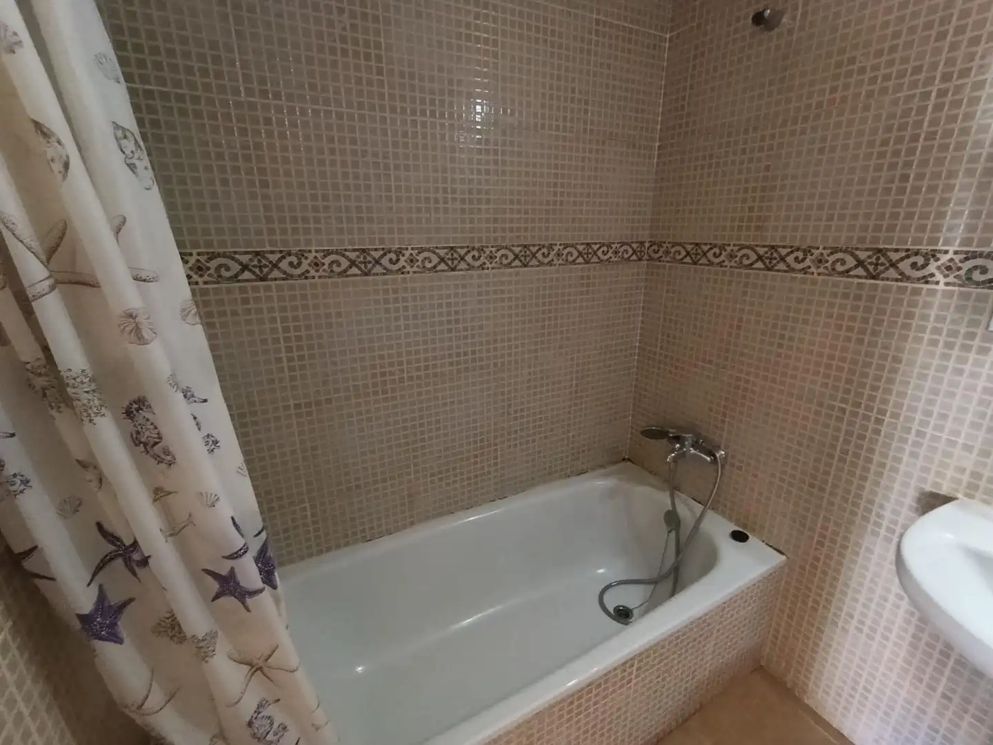 Badezimmer von Wohnung zum Verkauf in Alicante / Alacant mit Heizung, Terrasse und Balkon