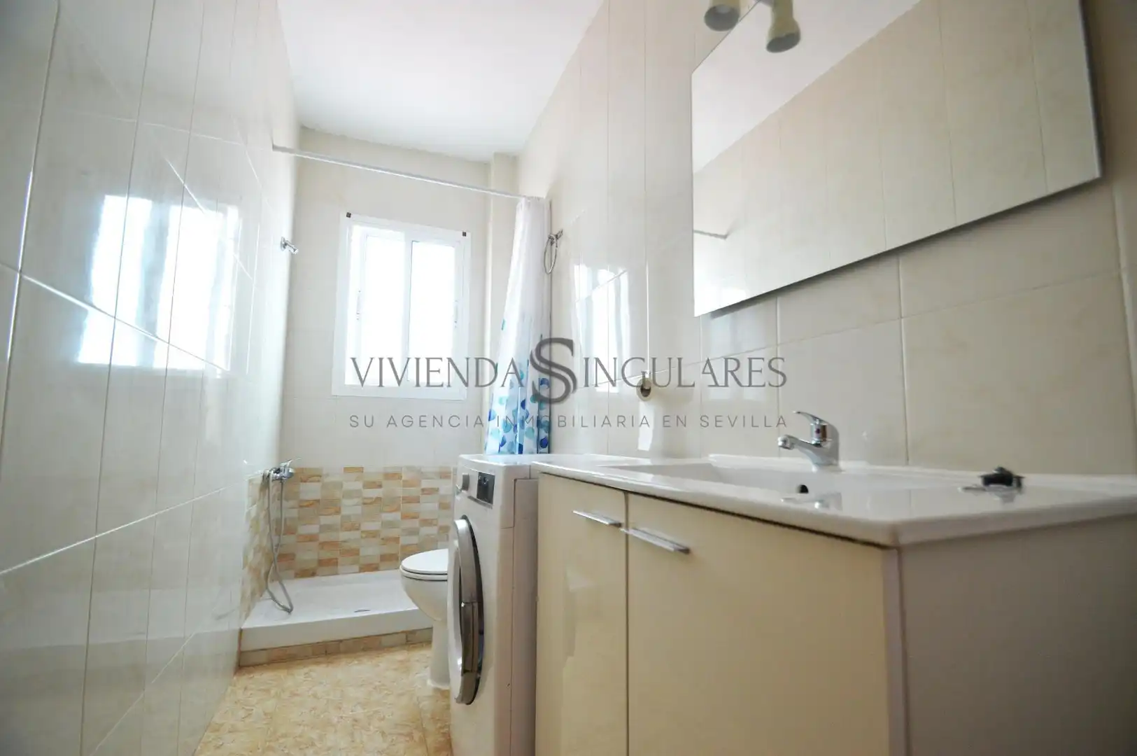 Baño de Piso en venta en Sevilla con Amueblado