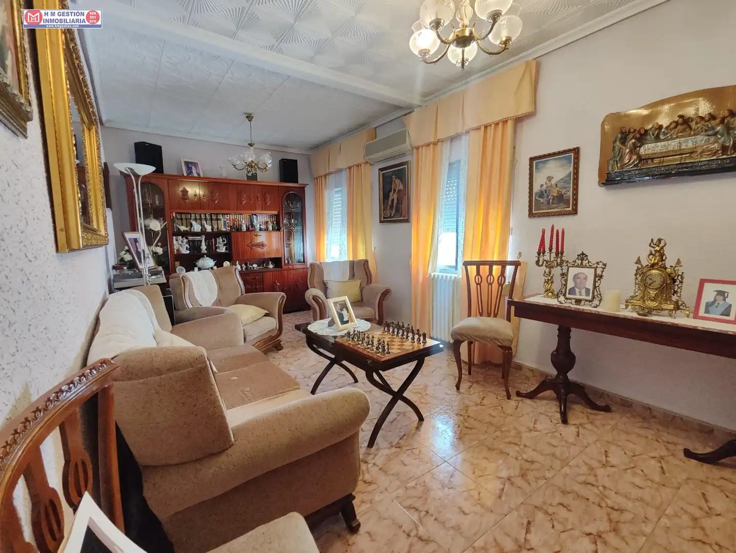 Sala de estar de Casa o chalet en venta en Alcázar de San Juan con Aire acondicionado, Calefacción y Piscina