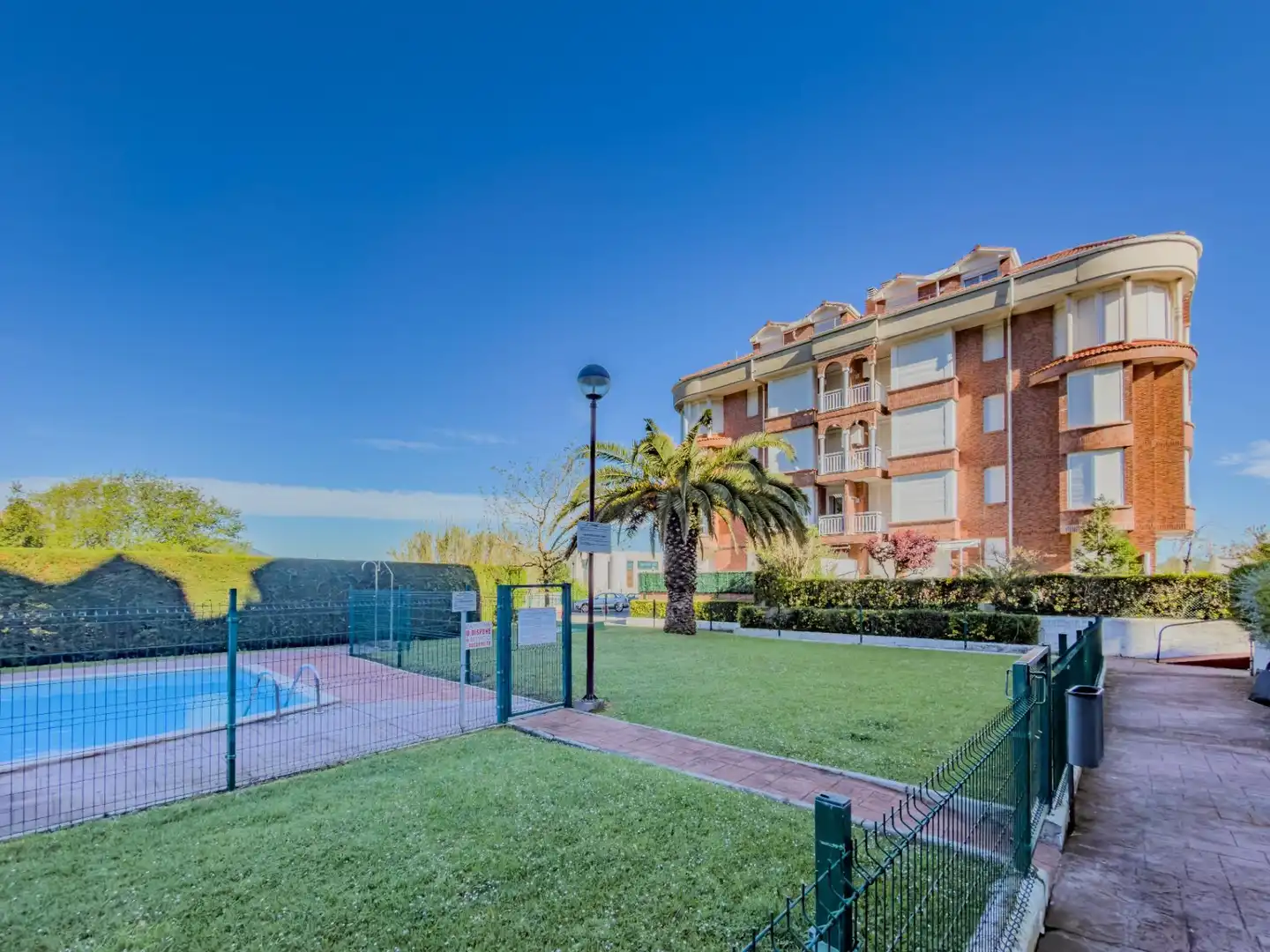 Vista exterior de Planta baixa en venda en Noja amb Calefacció, Jardí privat i Terrassa