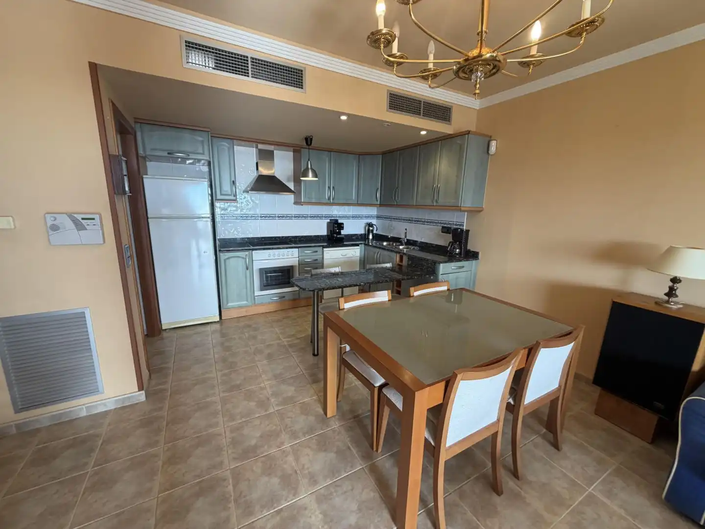 Cuina de Apartament en venda en La Ràpita amb Aire condicionat, Jardí privat i Terrassa