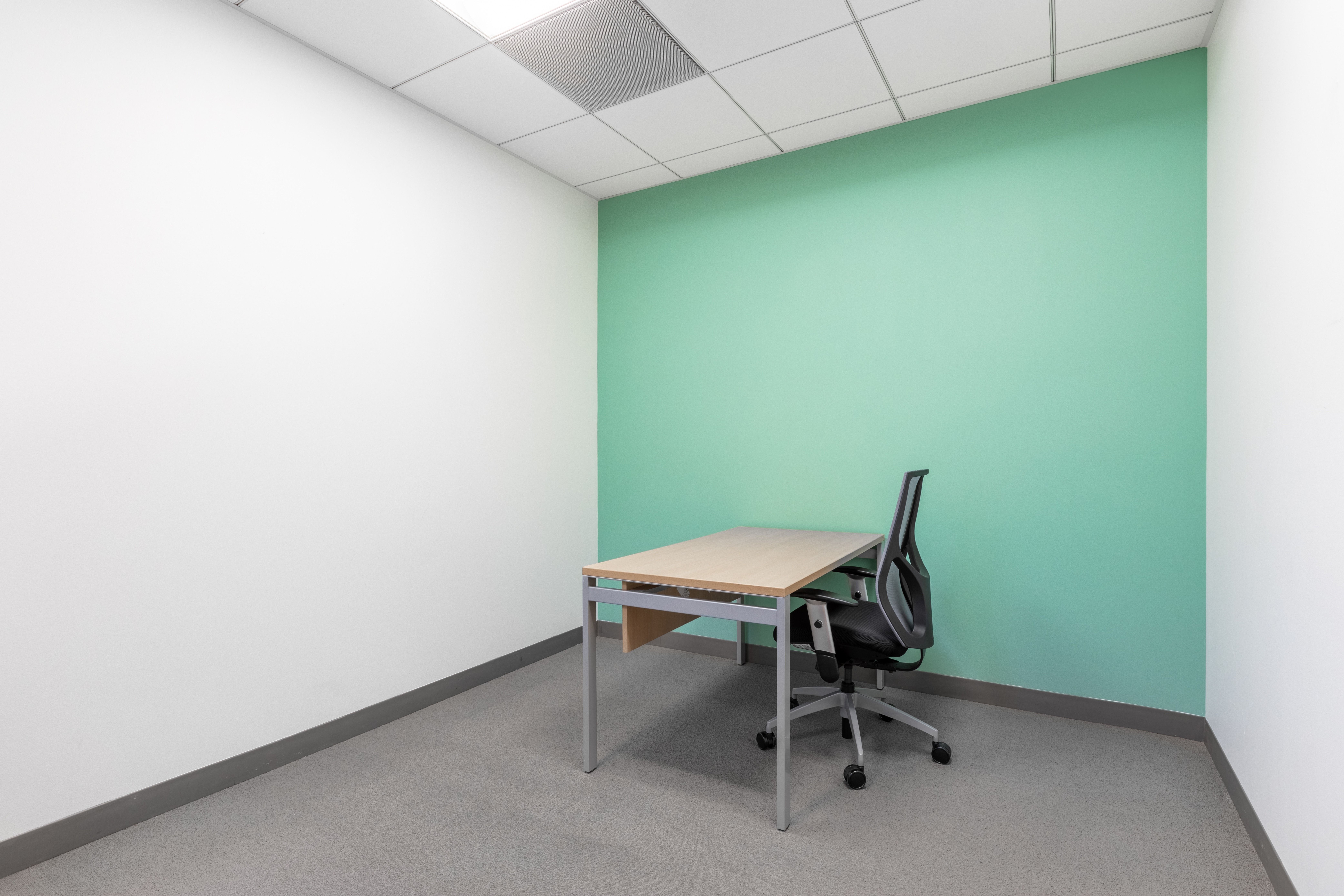Office to rent in Cornellà de Llobregat  with Air Conditioner, Heating and Furnished