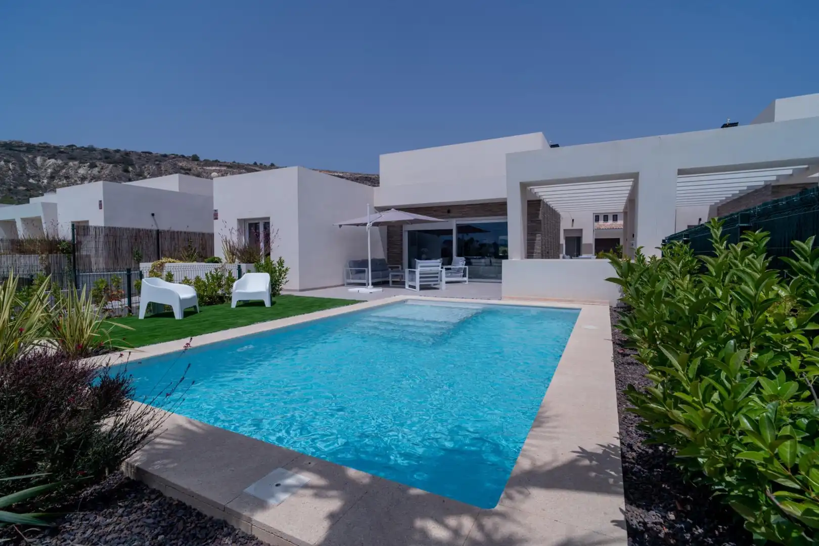 House with pool for sale in Algorfa