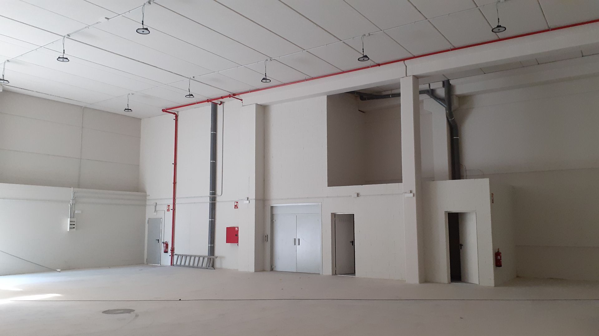 Nau industrial de lloguer en Sant Adrià de Besòs
