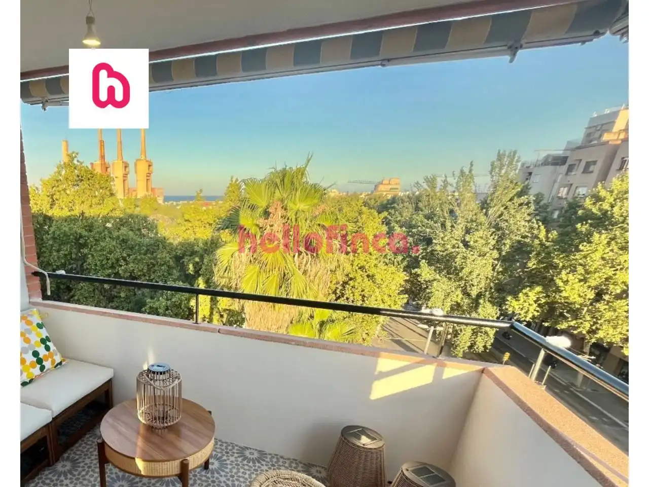 Vista exterior de Ático en venta en Sant Adrià de Besòs con Aire acondicionado, Calefacción y Parquet