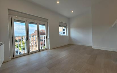 Bedroom of Flat to rent in  Madrid Capital  with Heating, Storage room and Oven