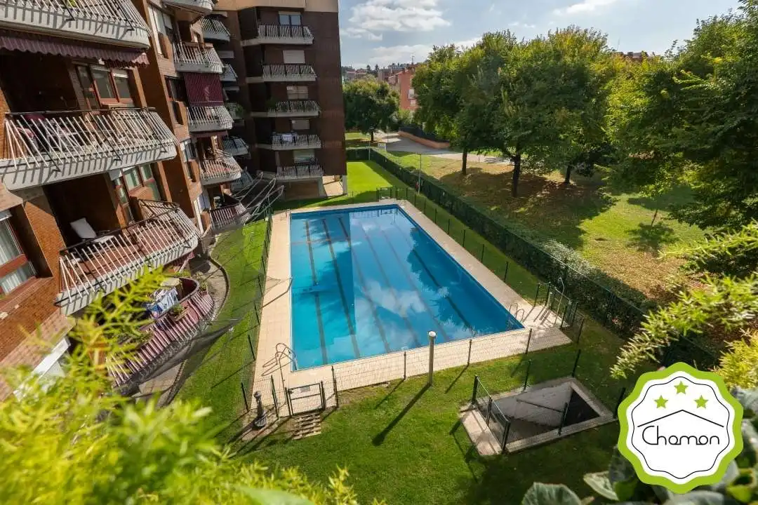 Schwimmbecken von Wohnung zum Verkauf in Leioa mit Heizung, Privatgarten und Terrasse