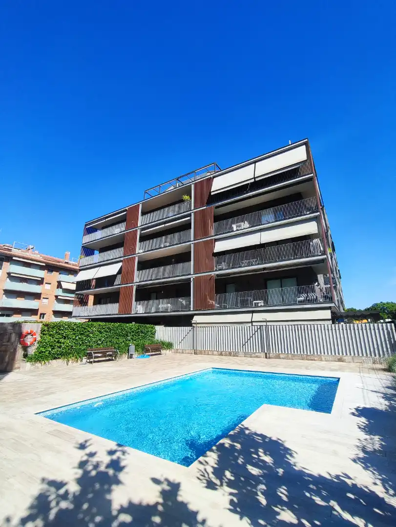 Vista exterior de Piso en venta en Ripollet con Aire acondicionado, Calefacción y Parquet