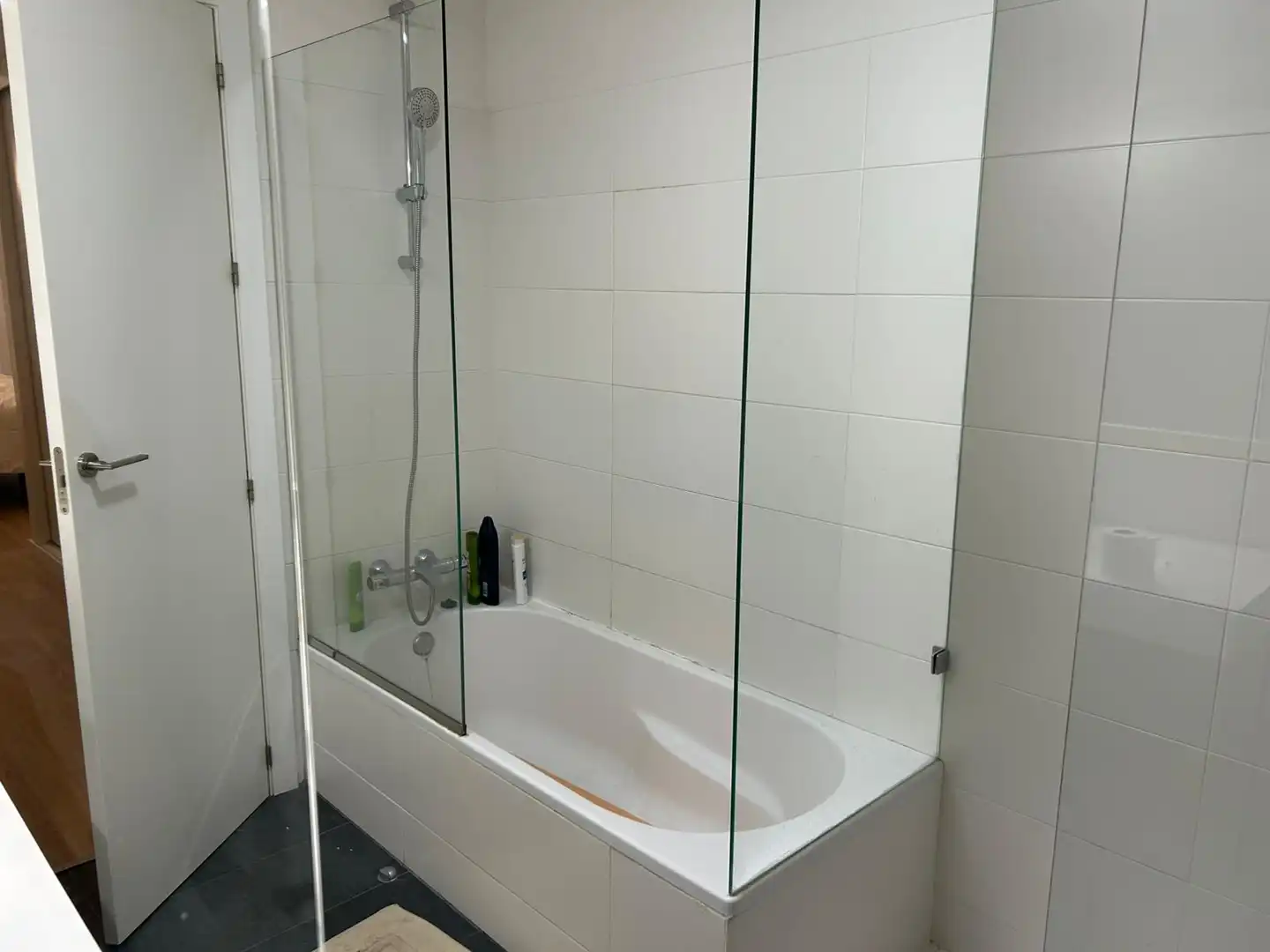 Baño de Piso en venta en Tomares con Aire acondicionado, Terraza y Amueblado