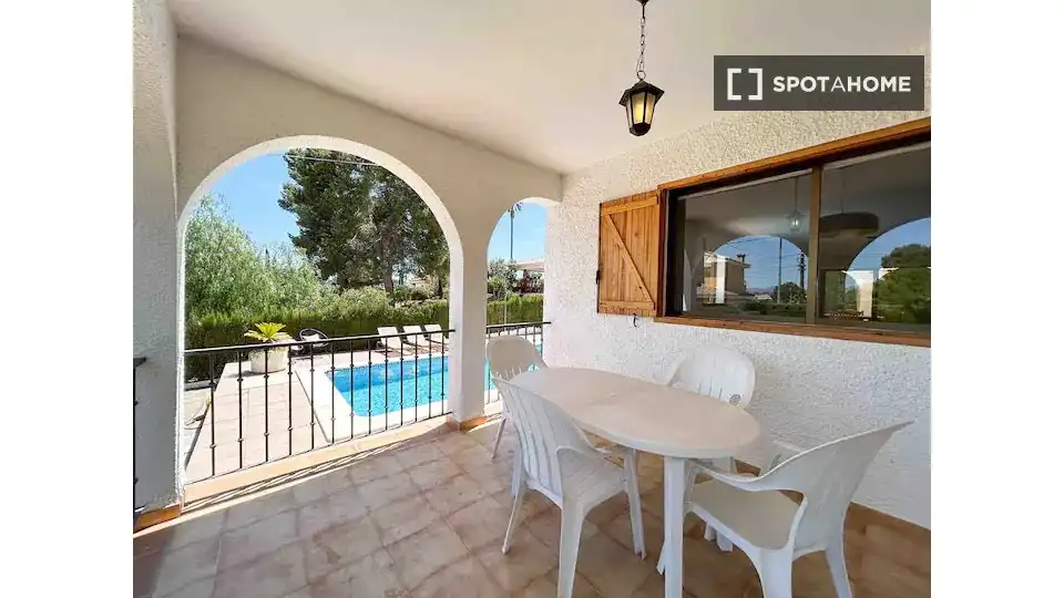 Terraza de Piso de alquiler en La Pobla de Vallbona con Aire acondicionado, Calefacción y Amueblado