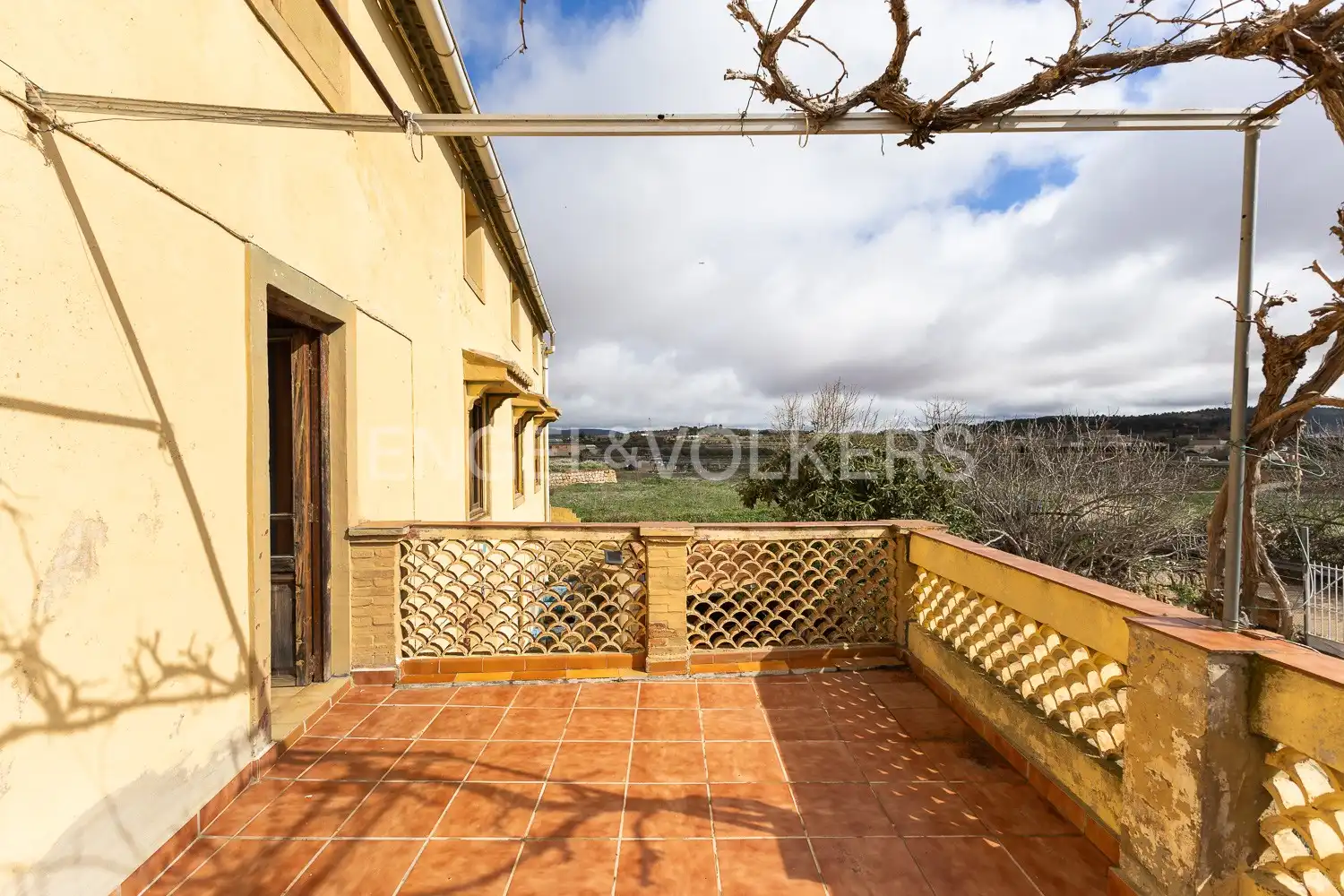 Terrassa de Finca rústica en venda en Requena amb Aire condicionat, Calefacció i Jardí privat