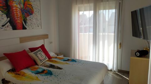Elegante casa de tres dormitorios con garaje privado y piscina comunitaria, imatge 4