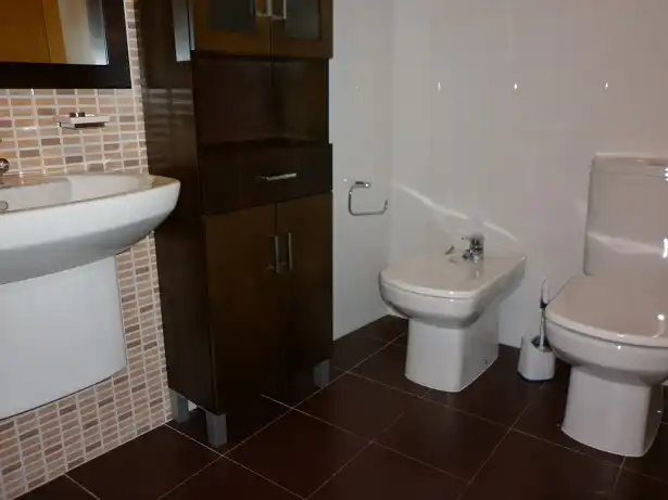 Bany de Pis de lloguer en Narón amb Calefacció, Parquet i Traster