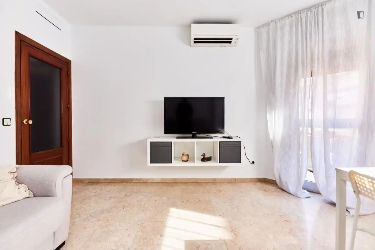 Room in Triana Este