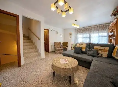 Sala d'estar de Casa adosada en venda en La Puebla de Híjar amb Calefacció, Terrassa i Traster
