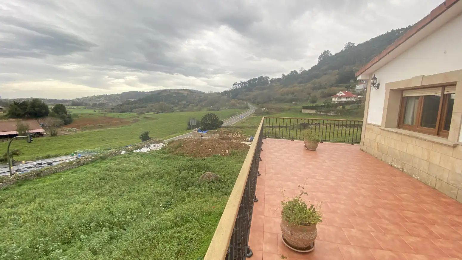 Einfamilien-Reihenhaus zum Verkauf in Voto mit Heizung, Privatgarten und Terrasse