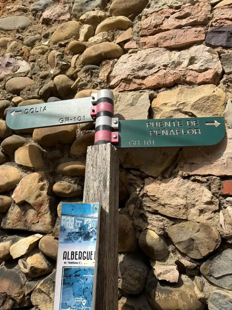 Parkplatz von Einfamilien-Reihenhaus zum Verkauf in Grado mit Abstellraum