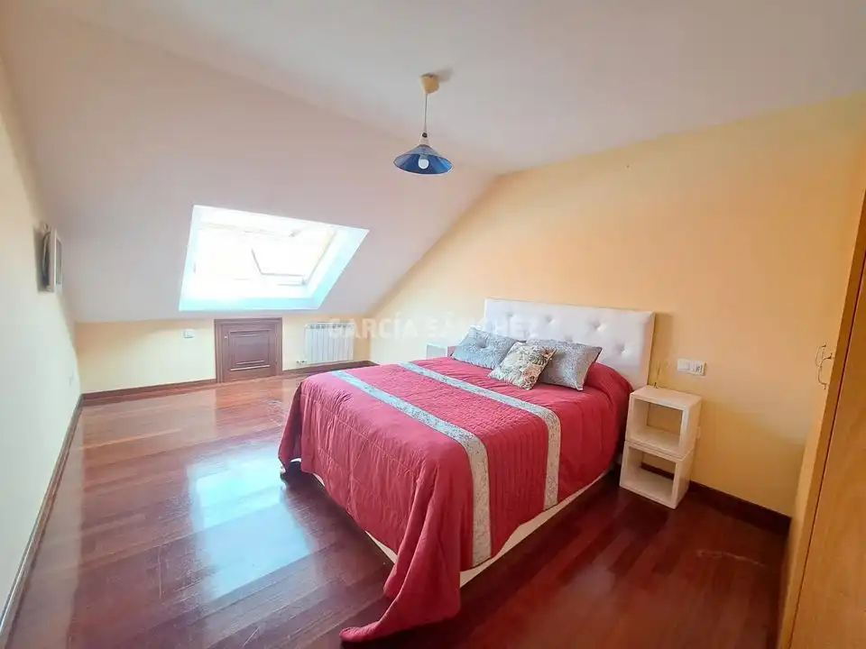 Habitación de Dúplex en venta en Boiro con Calefacción, Amueblado y Balcón