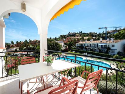 Vista exterior de Àtic en venda en Benahavís amb Terrassa i Piscina