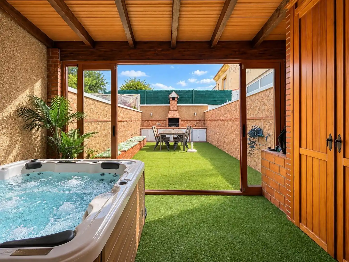 Terraced house with pool for sale in Los Barrios