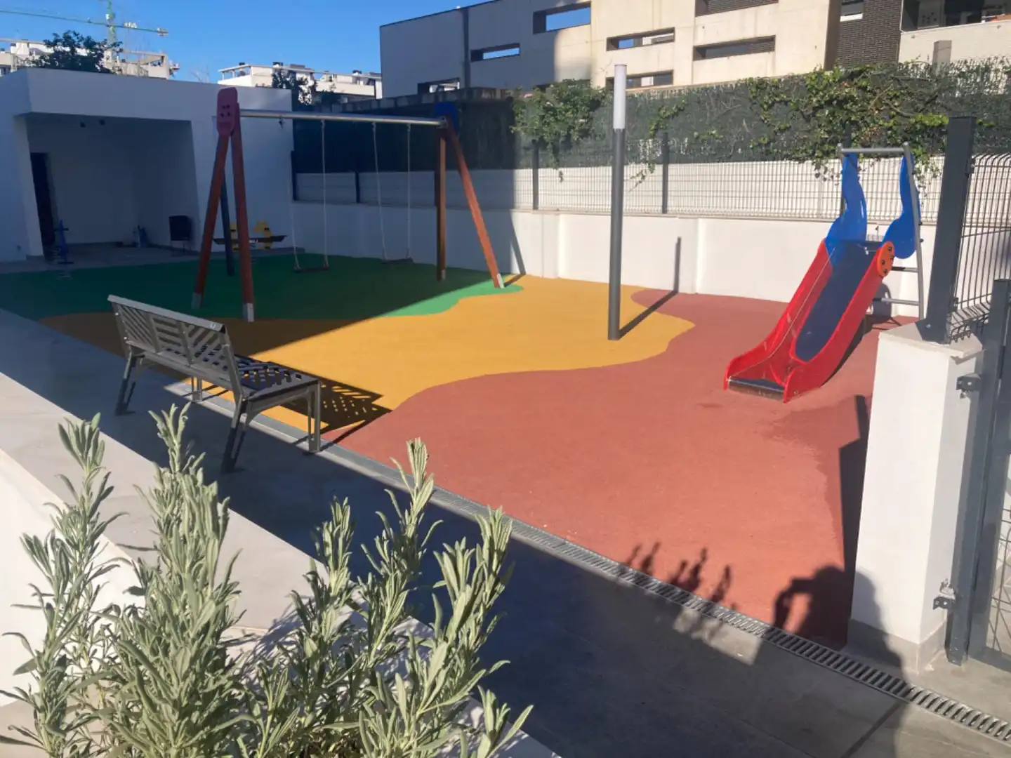 Flat for rent in Poniente-Norte - Miralbaida - Parque Azahara