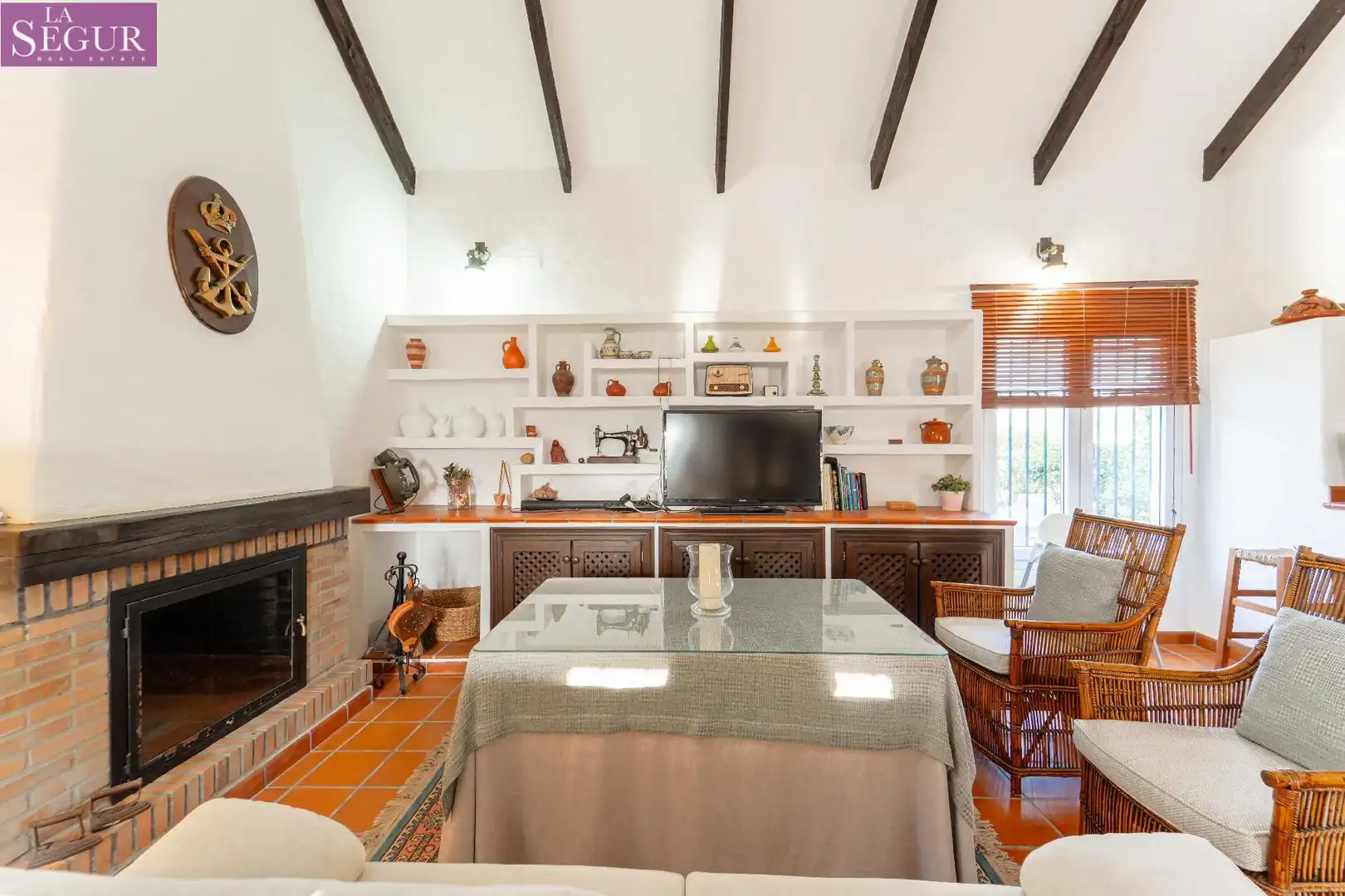 Sala d'estar de Casa o xalet en venda en Vejer de la Frontera amb Jardí privat, Terrassa i Piscina