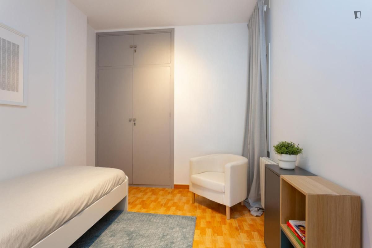 Dormitori de Apartament de lloguer en  Barcelona Capital amb Moblat, Rentadora i Internet