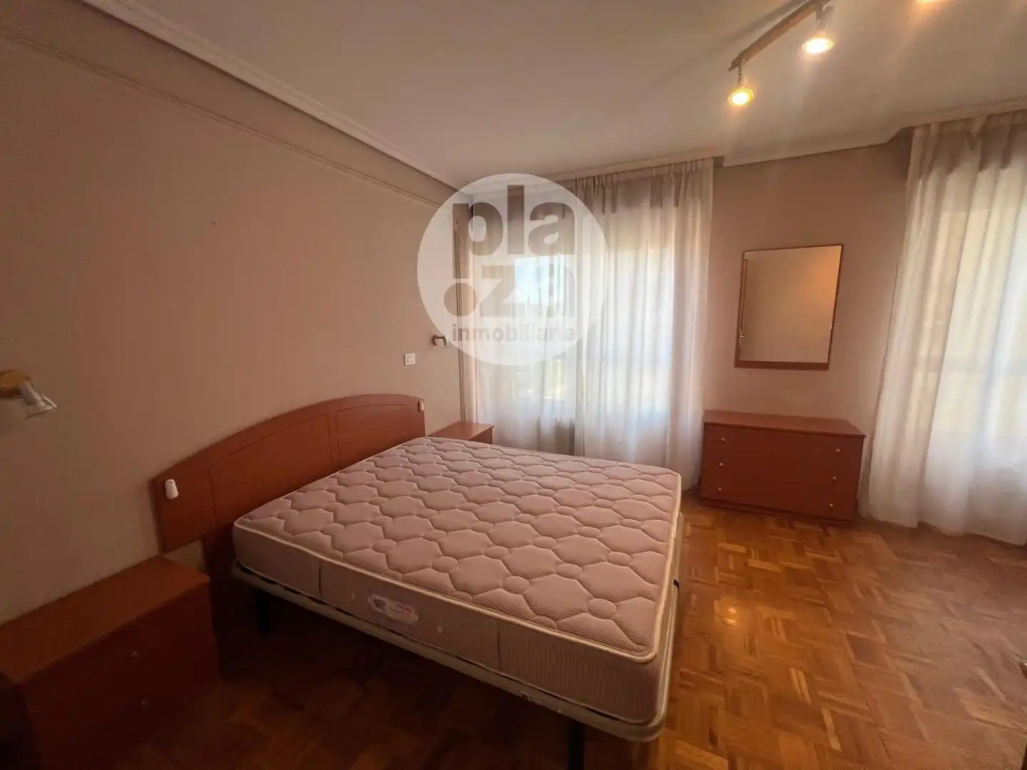 Habitación de Piso de alquiler en Burgos con Calefacción, Terraza y Trastero