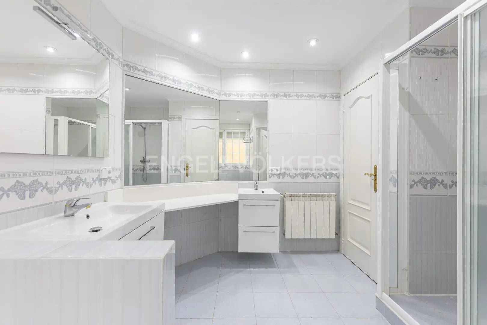 Bathroom of Houses for rent in Boadilla del Monte  with Air Conditioner, Heating and Private garden